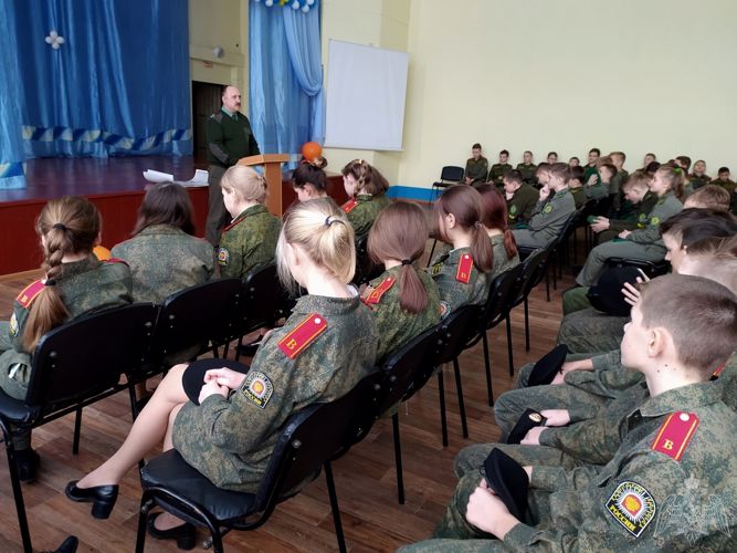 Росгвардейцы рассказали барнаульским кадетам об участии войск правопорядка в обороне Ленинграда 