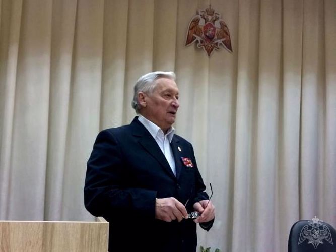 Председатель региональной ветеранской организации Росгвардии встретился с кадетами