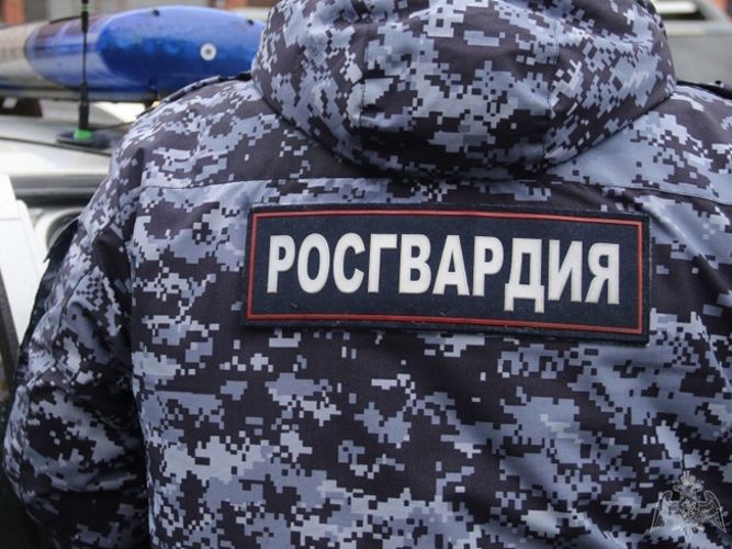 В Барнауле росгвардейцы задержали распространителя наркотических средств
