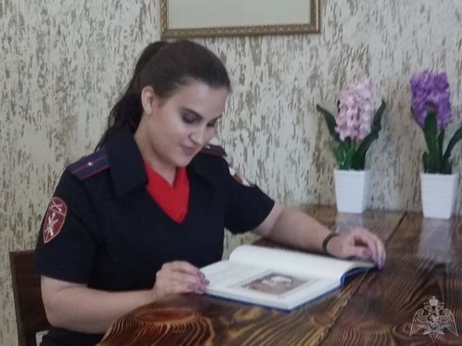 Росгвардейцы участвуют в акции «Росгвардия. Книги детства»