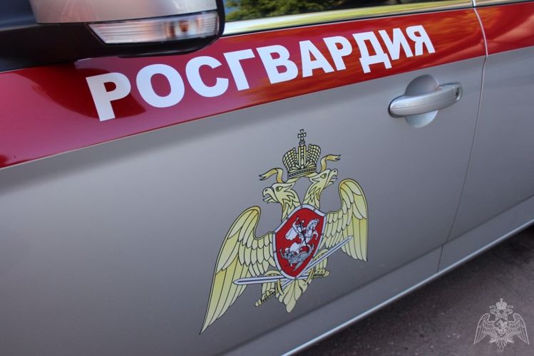 В Барнауле сотрудники Росгвардии задержали гражданина за незаконное хранение наркотиков в крупном размере