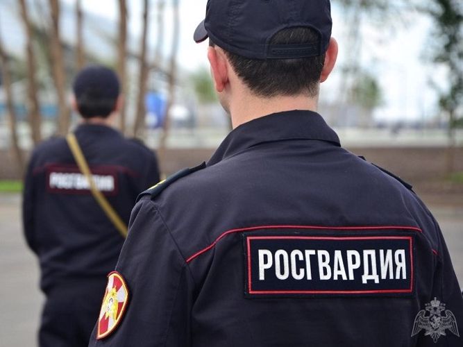 В Барнауле сотрудниками Росгвардии задержаны трое молодых людей за незаконное хранение наркотических средств 