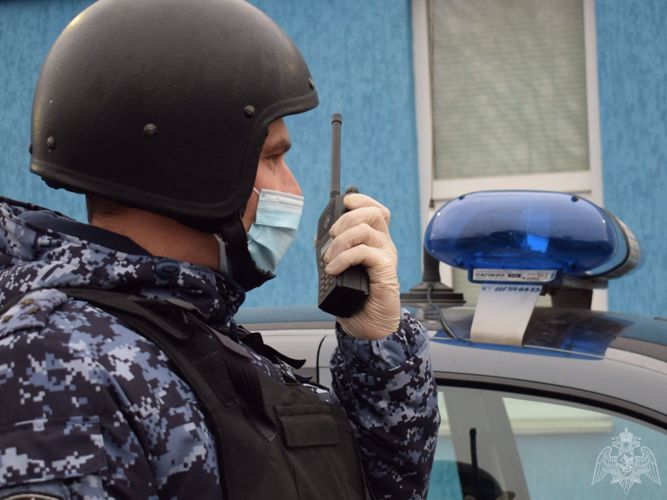 В Барнауле росгвардейцы задержали подозреваемую в покушении на убийство