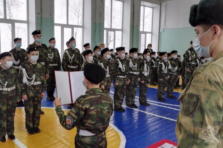 В Рубцовске рогсвардейцы приняли клятву у воспитанников  кадетской школы 