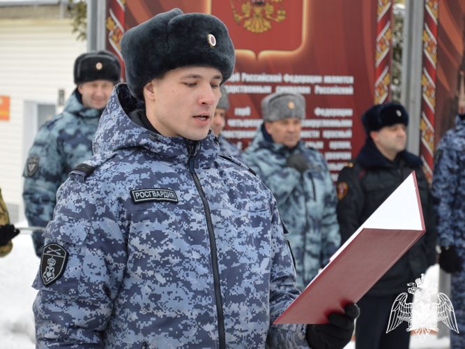 Новобранцы Росгвардии торжественно присягнули на верность Родине