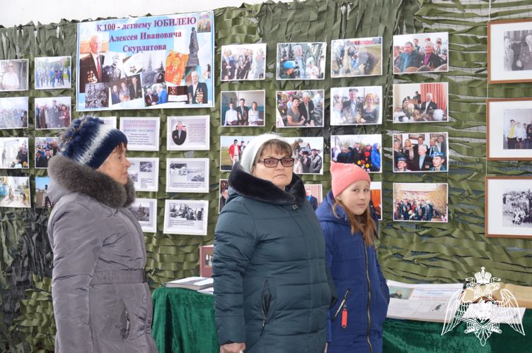 Росгвардейцы Алтайского края почтили память легендарного земляка