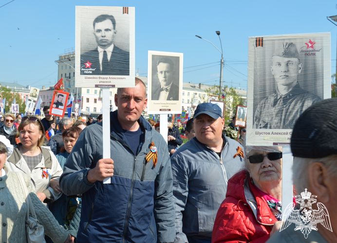 Сотни росгвардейцев прошли в рядах «Бессмертного полка»