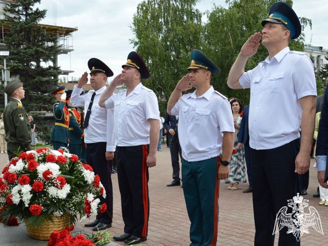 В Алтайском крае с участием росгвардейцев прошли торжественные мероприятия, посвященные Дню памяти и скорби