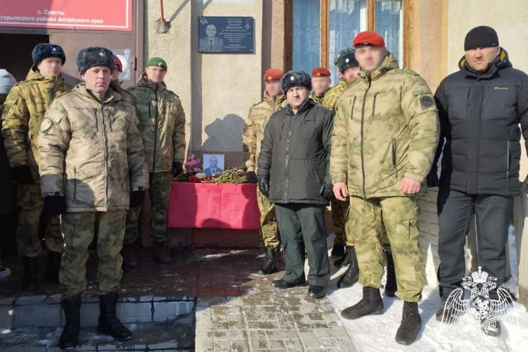 В память о военнослужащем Росгвардии в Егорьевском районе установили мемориальную доску 