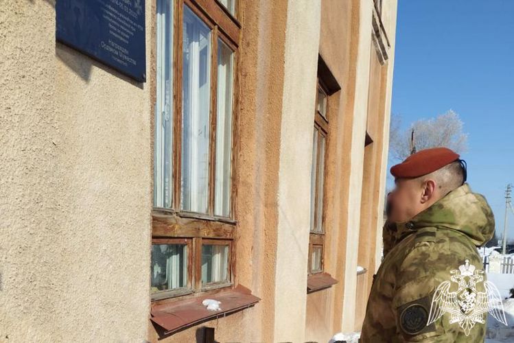 В память о военнослужащем Росгвардии в Егорьевском районе установили мемориальную доску 
