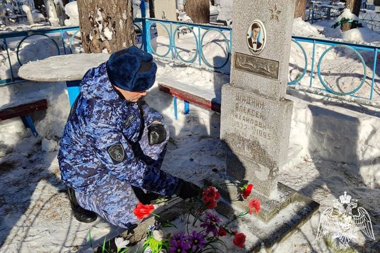 Сотрудники Росгвардии почтили память погибшего товарища