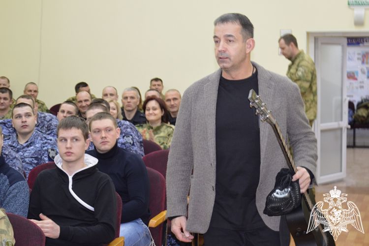 Известный актер и общественник побывал в гостях у росгвардейцев 