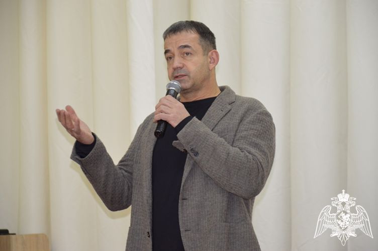 Известный актер и общественник побывал в гостях у росгвардейцев 