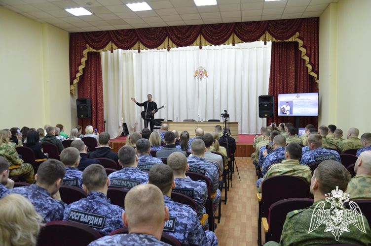Известный актер и общественник побывал в гостях у росгвардейцев 