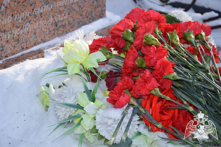 В Управлении Росгвардии по Алтайскому краю почтили память погибших сотрудников СОБР