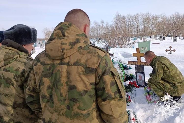 Росгвардейцы почтили память боевых товарищей