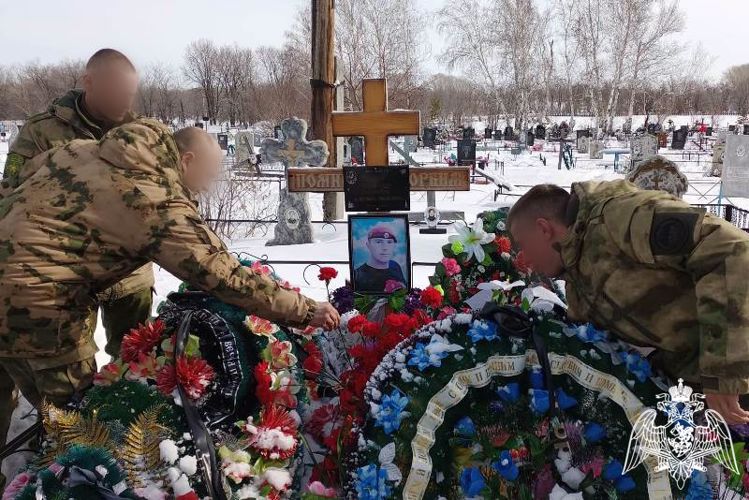 Росгвардейцы почтили память боевых товарищей