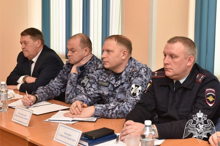 Росгвардия приняла участие в Совете директоров школ