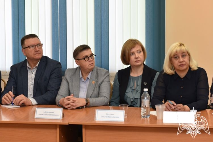Росгвардия приняла участие в Совете директоров школ