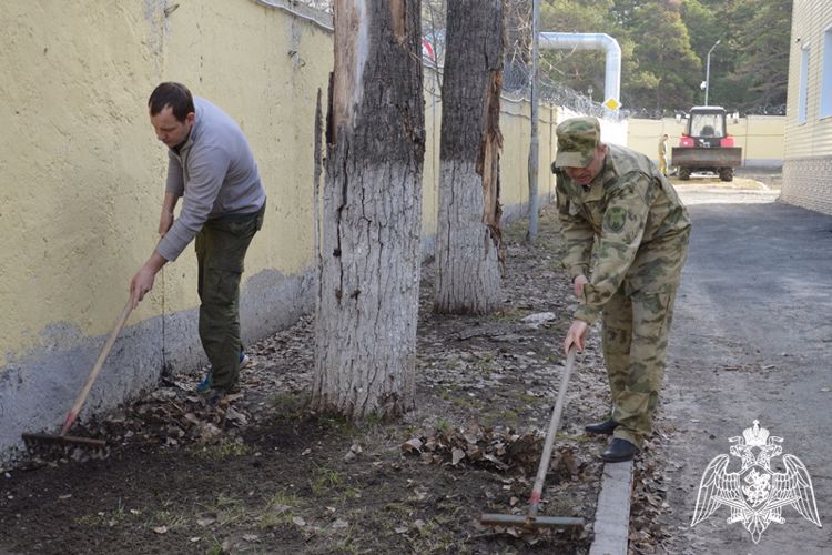 Росгвардейцы приняли участие в городском субботнике