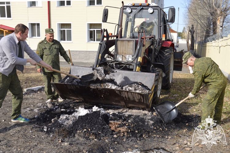 Росгвардейцы приняли участие в городском субботнике