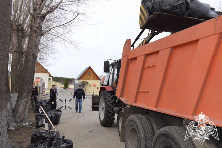 Росгвардейцы приняли участие в городском субботнике