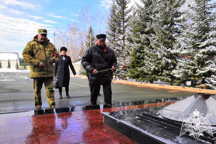 Росгвардейцы почтили память кавалера ордена Мужества ефрейтора А. В. Поданева 