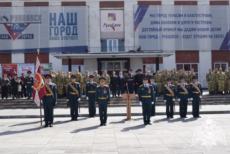 Полку оперативного назначения Сибирского округа Росгвардии вручили Боевое Знамя
