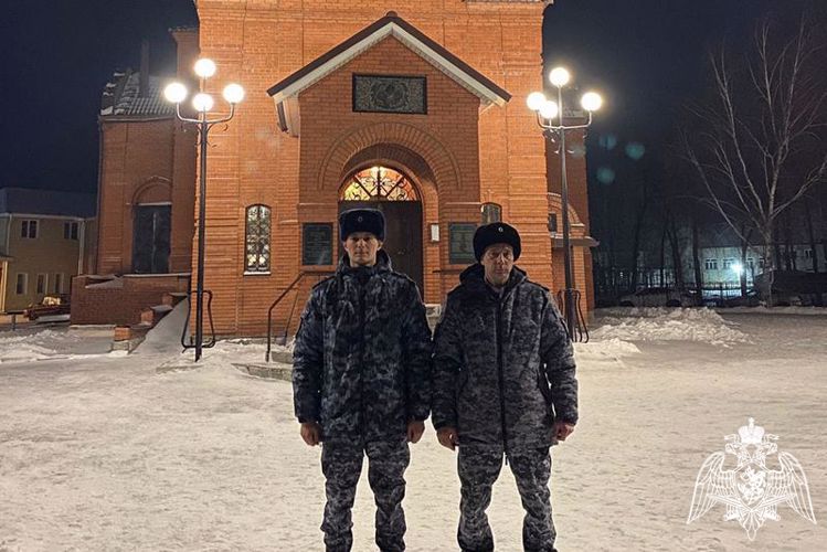 Росгвардейцы обеспечили безопасность прихожан в Пасхальную ночь