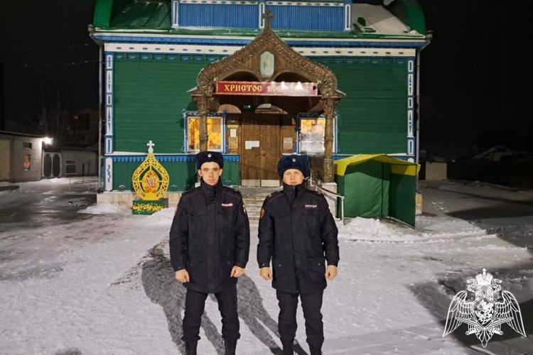 Росгвардейцы обеспечили безопасность прихожан в Пасхальную ночь