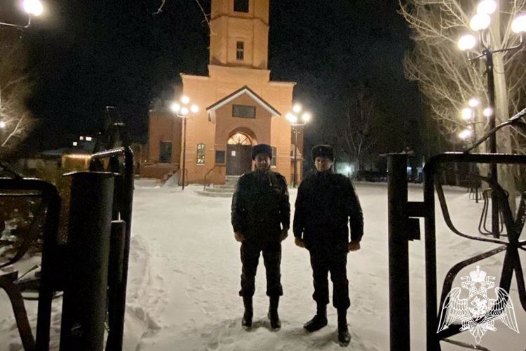 Росгвардейцы обеспечили безопасность прихожан в Пасхальную ночь