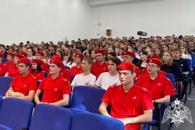 Росгвардейцы провели встречу с бийскими студентами