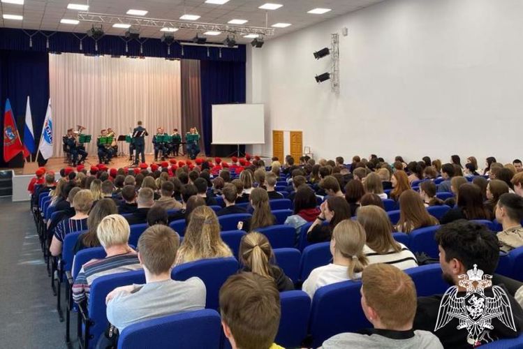 Росгвардейцы провели встречу с бийскими студентами