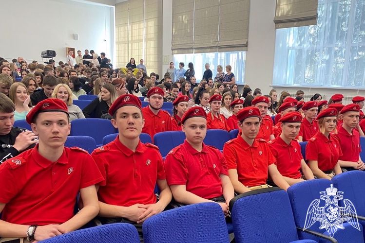 Росгвардейцы провели встречу с бийскими студентами