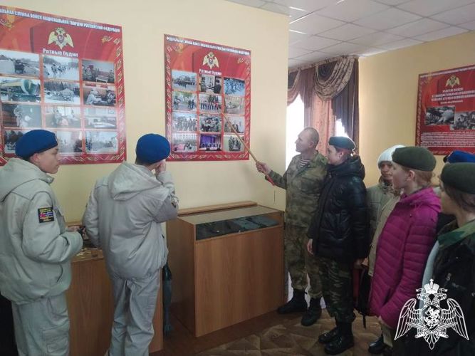 Военнослужащие бийского полка Росгвардии отмечают профессиональный праздник