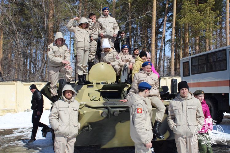 Военнослужащие бийского полка Росгвардии отмечают профессиональный праздник