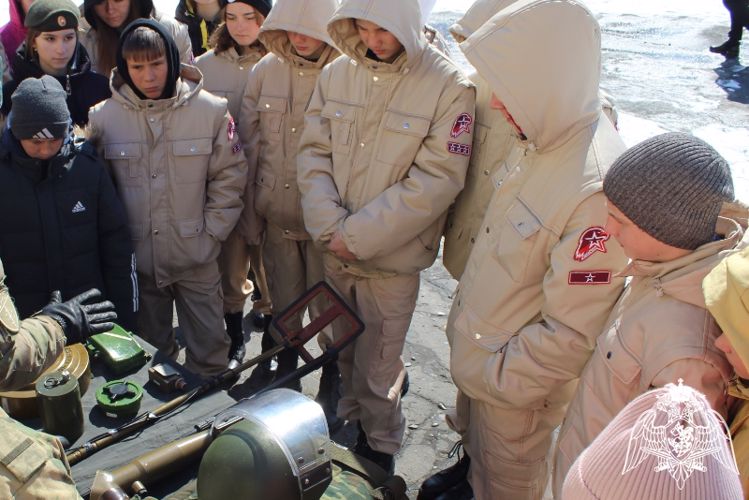 Военнослужащие бийского полка Росгвардии отмечают профессиональный праздник