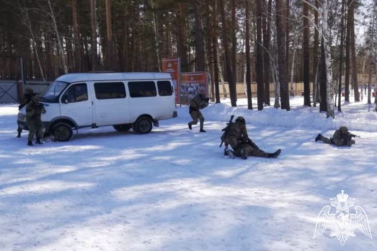 Военнослужащие бийского полка Росгвардии отмечают профессиональный праздник