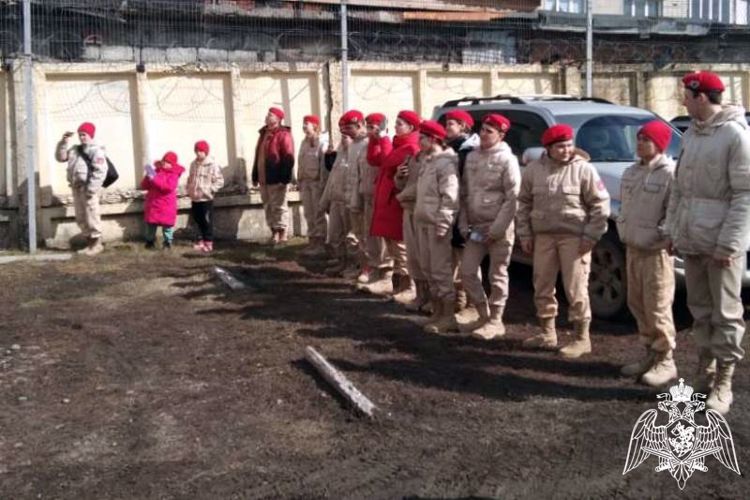 Юнармейцы побывали в гостях у спецназа Росгвардии