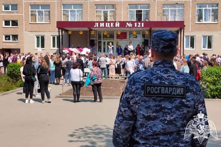Росгвардейцы обеспечили безопасность «последних звонков» 