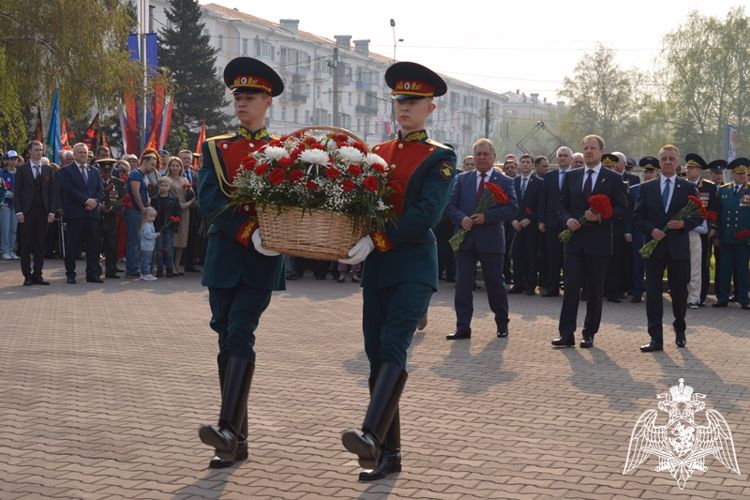 Росгвардейцы участвуют в торжествах в честь дня победы