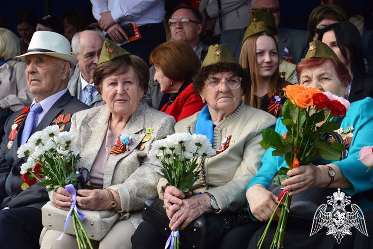 Росгвардейцы участвуют в торжествах в честь дня победы