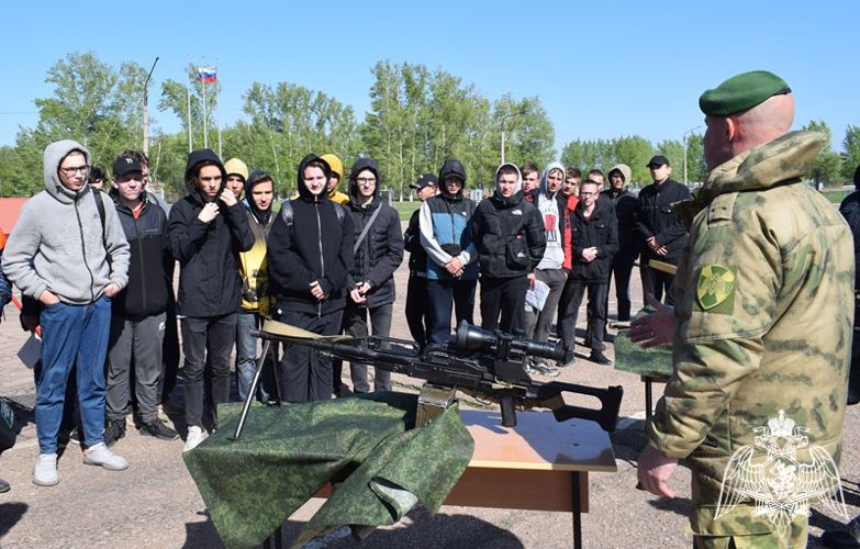 Росгвардейцы рассказали старшеклассникам о военной службе