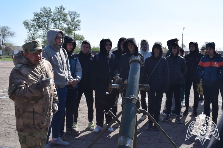 Росгвардейцы рассказали старшеклассникам о военной службе
