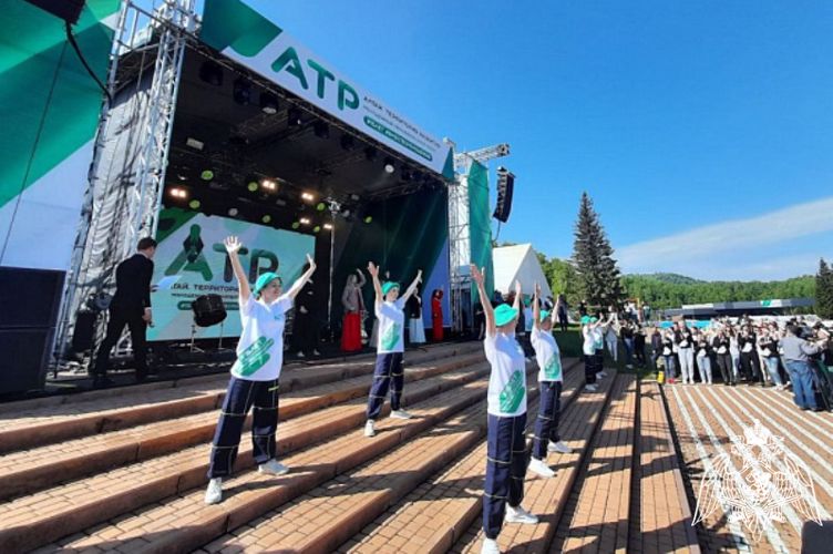 Росгвардия представила на молодежном форуме тематическую выставку