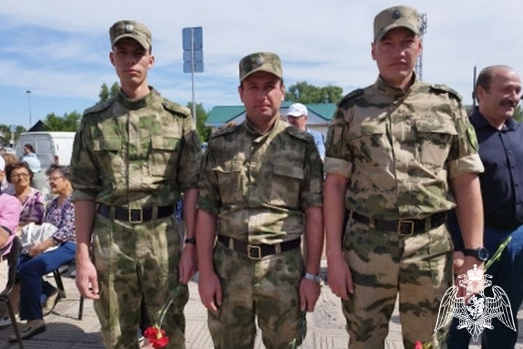 В Алтайском крае с участием росгвардейцев прошли торжественные мероприятия, посвященные Дню памяти и скорби