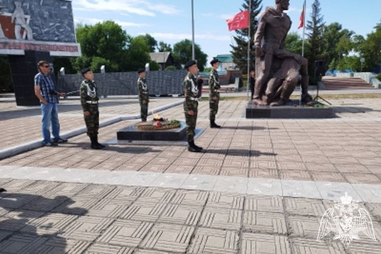В Алтайском крае с участием росгвардейцев прошли торжественные мероприятия, посвященные Дню памяти и скорби