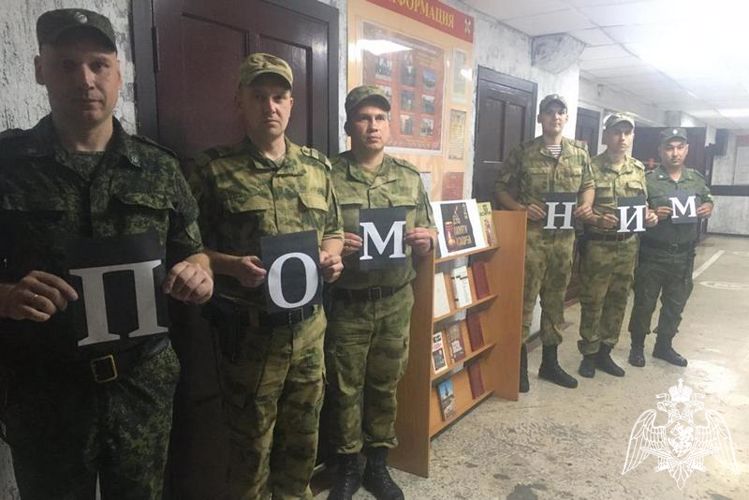 В Алтайском крае с участием росгвардейцев прошли торжественные мероприятия, посвященные Дню памяти и скорби