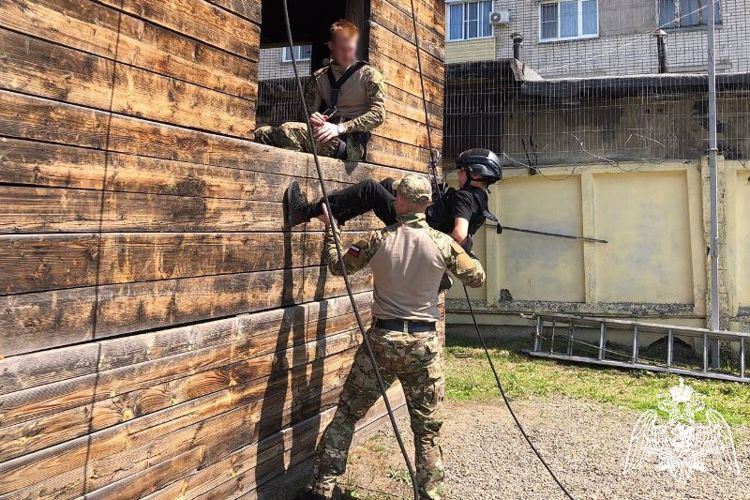 Росгвардейцы организовали для детей специальные праздничные программы