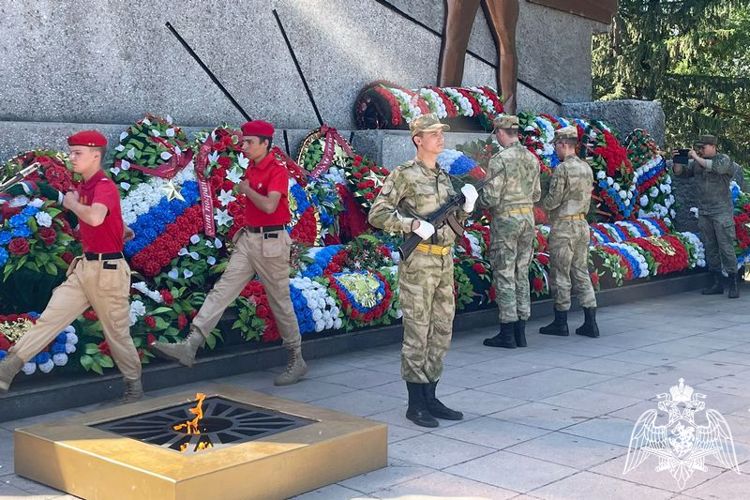 В Алтайском крае с участием росгвардейцев прошли торжественные мероприятия, посвященные Дню памяти и скорби